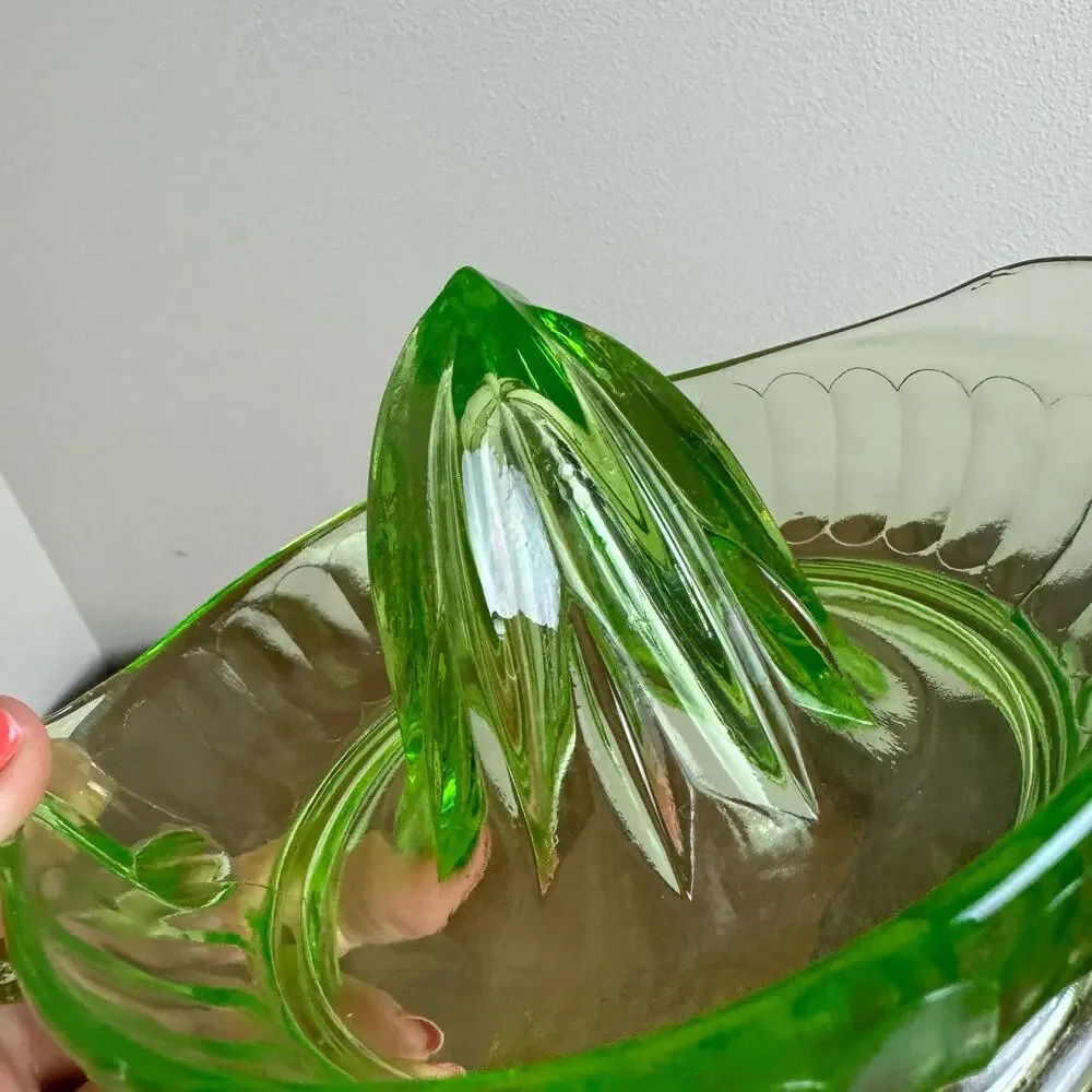 Depression Era Green Vaseline Uranium Fruit‎ Juicer Reamer